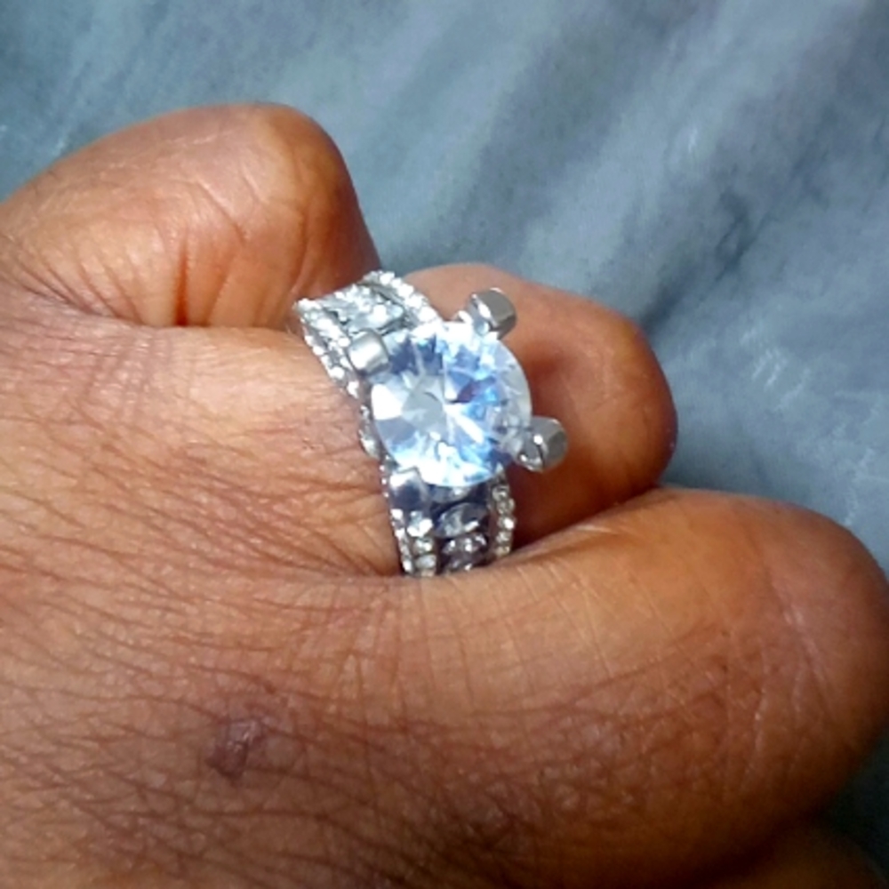 Gorgeous sparkler w  side pts CZs